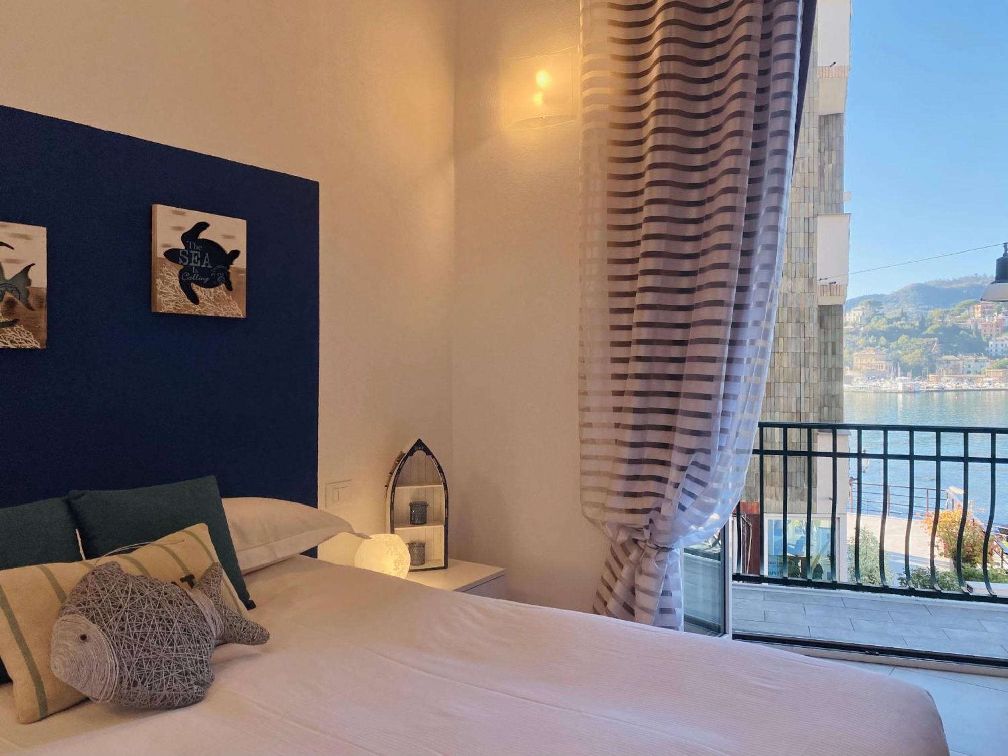 Alla Casa Rosa Al Mare- Centrale A Di Fronte Al Mare- Emozionante- Garage Privato Gratuito A 800 Mt- Aria Condizionata-Wifi Rapallo Buitenkant foto