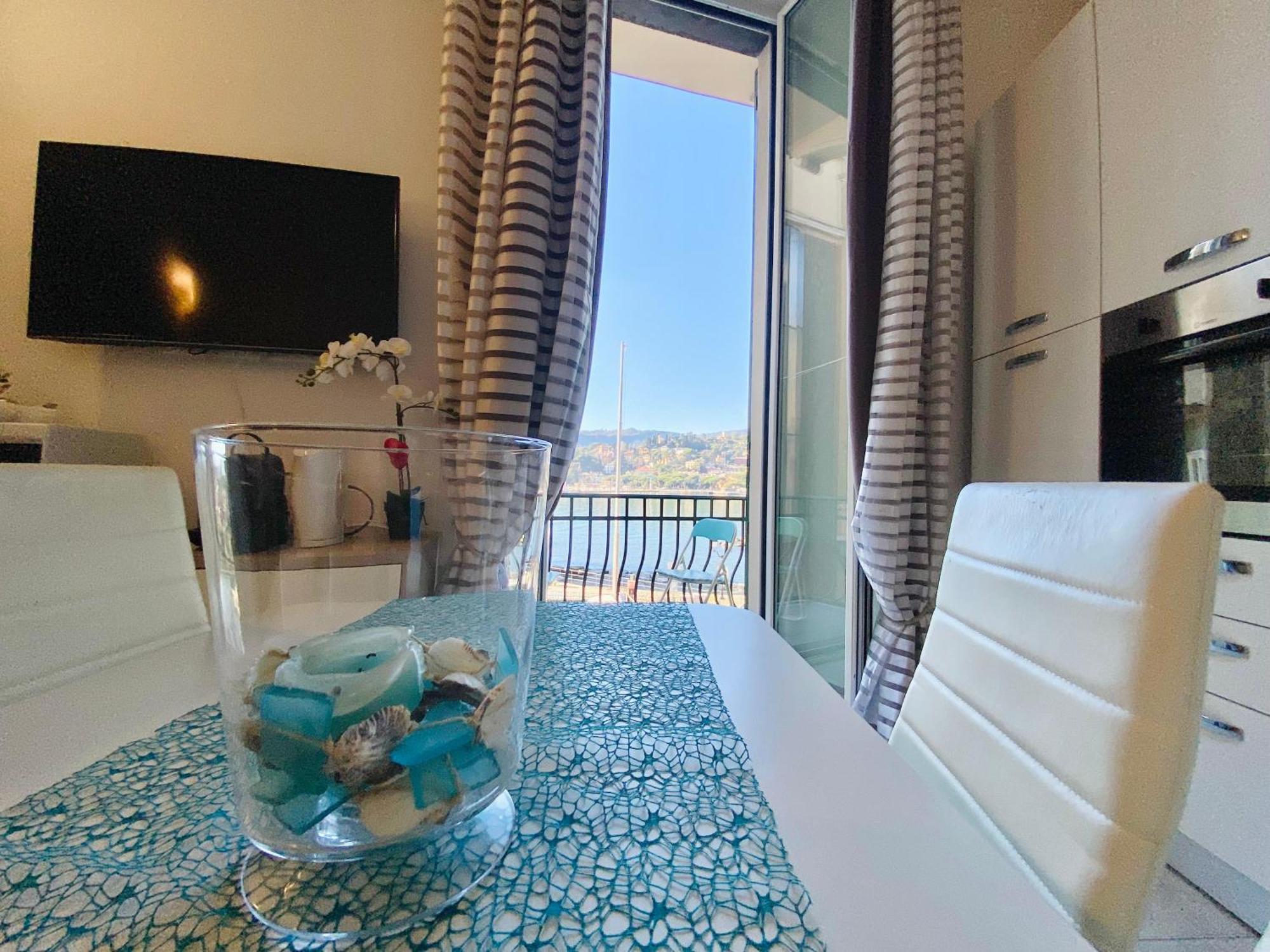 Alla Casa Rosa Al Mare- Centrale A Di Fronte Al Mare- Emozionante- Garage Privato Gratuito A 800 Mt- Aria Condizionata-Wifi Rapallo Buitenkant foto